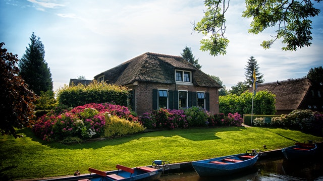 beautiful house near a lake